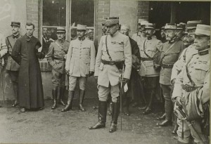 Le Général Hirschauer commandant le 18è C.A. à Montreux-Vieux